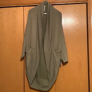 NWT Athleta Ethereal Cocoon Wrap